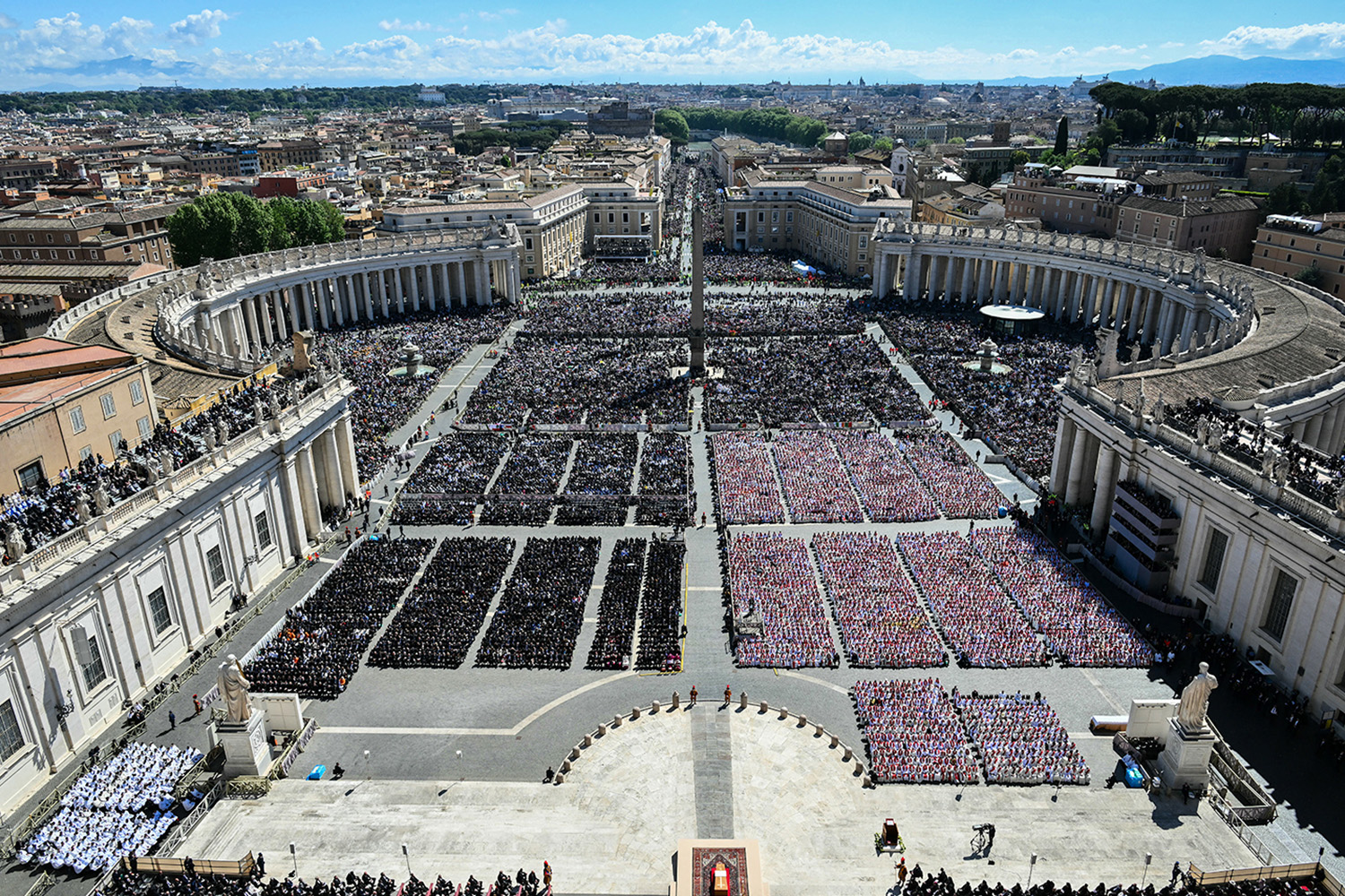 photo_story_pope_francis_funeral_SPACEBAR_Hero_7dce665bee.jpg