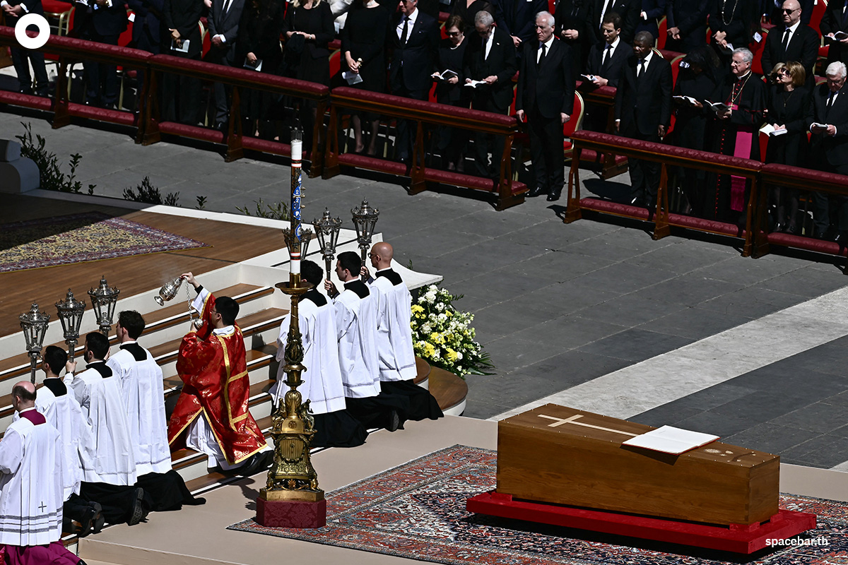 photo_story_pope_francis_funeral_SPACEBAR_Photo05_1_94b21d5e67.jpg