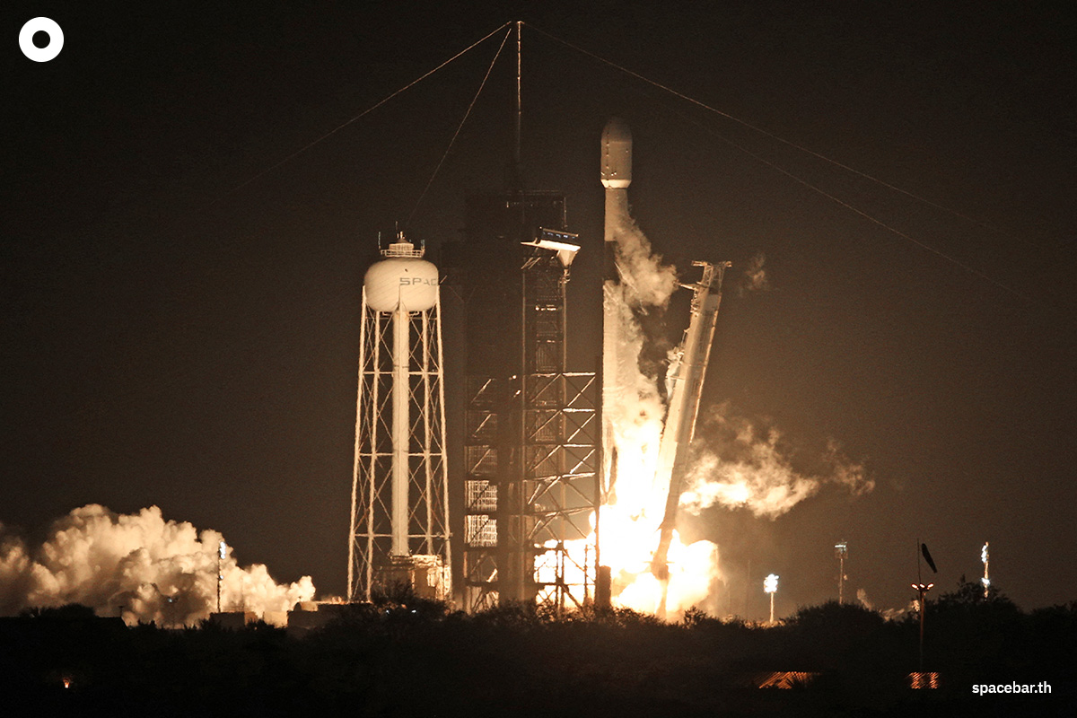 photo_story_spacex_falcon_9_rocket_lifts_off_space_moon_SPACEBAR_Photo00_b822c31ce5.jpg