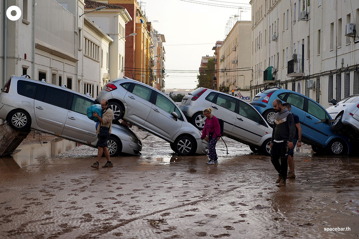 photo_story_spain_valencia_flooded_SPACEBAR_Photo00_2e50da85a1.jpg
