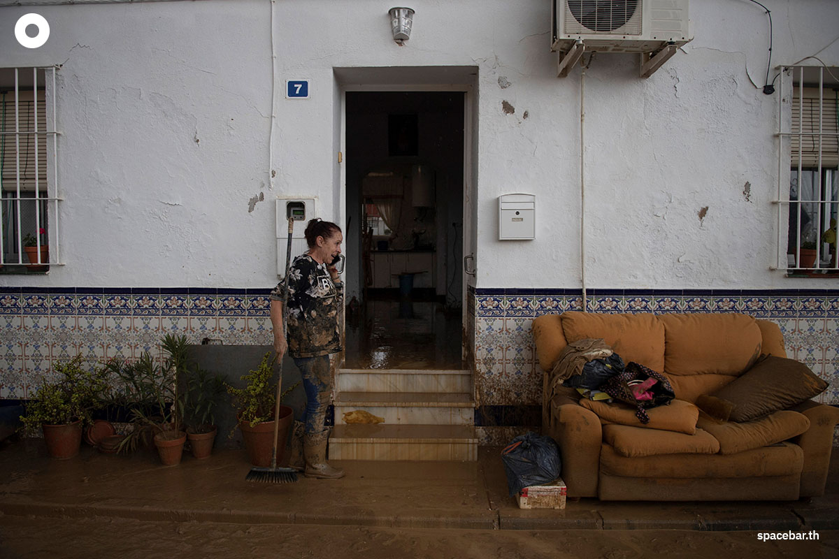 photo_story_spain_valencia_flooded_SPACEBAR_Photo06_dddbae7968.jpg