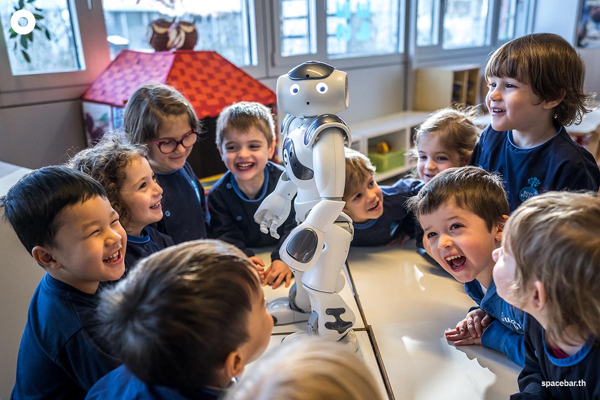 photo_story_swiss_nursery_lets_robot_do_the_talk_nao_SPACEBAR_Photo00_43362b95c2.jpg