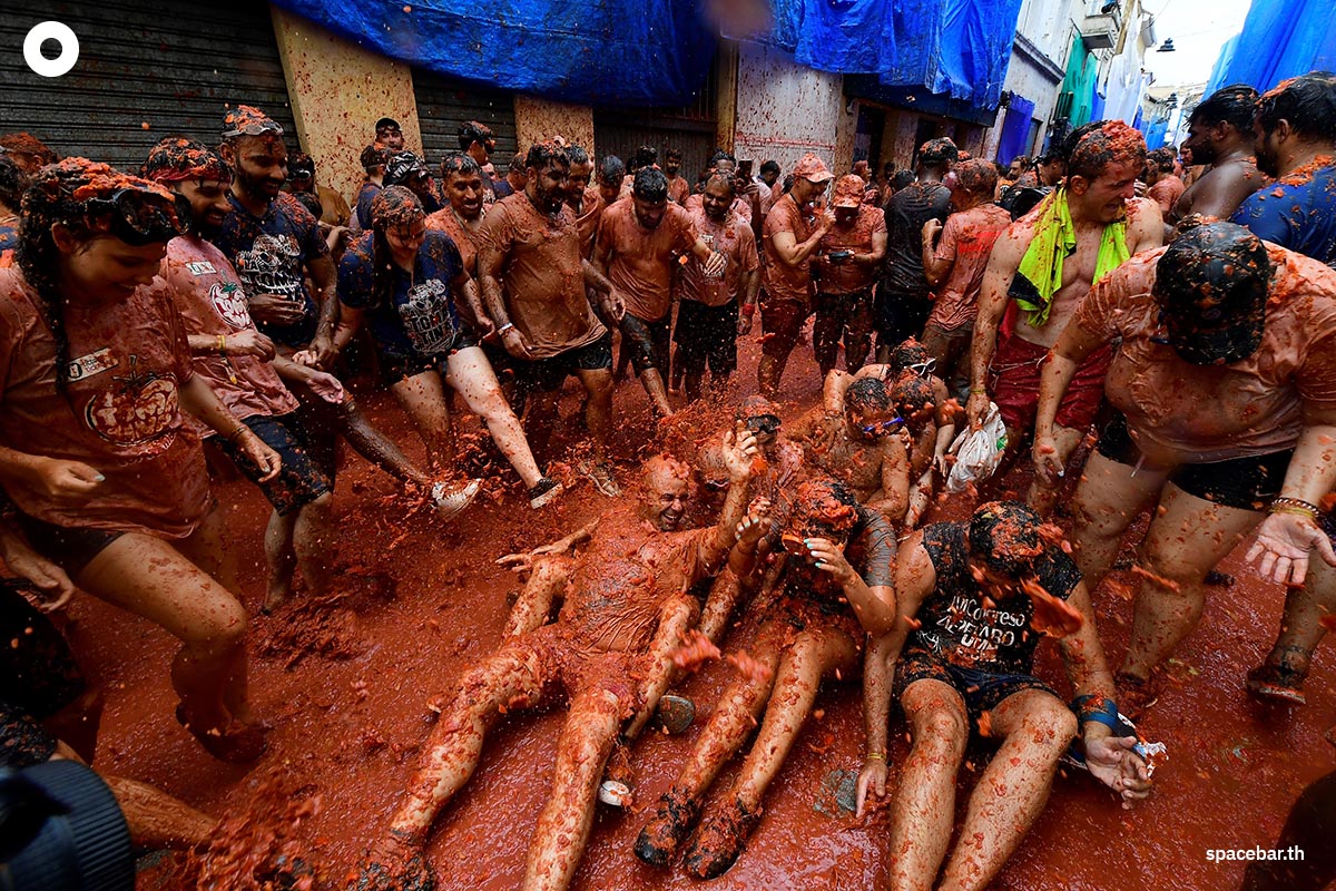 photo_story_tomatina_festival_bunol_valencia_spain_SPACEBAR_Photo02_6b7c4bd059.jpg