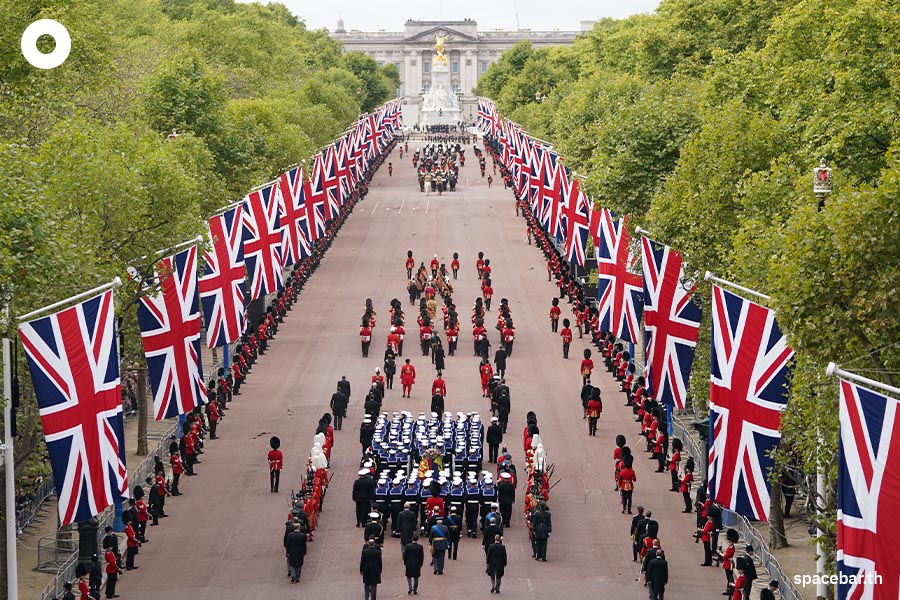 photo_story_uk_royals_queen_death_SPACEBAR_Photo11_b6b4156830.jpeg