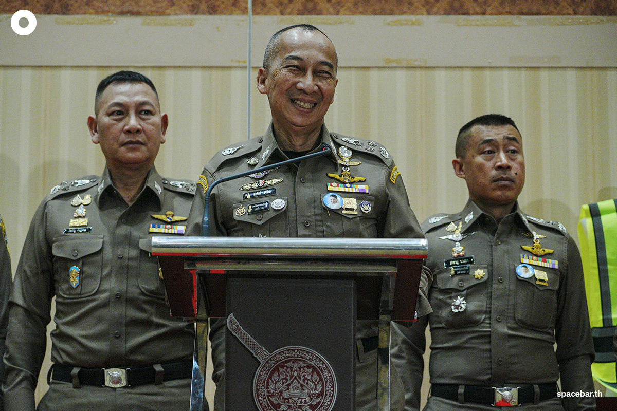 police_reflective_vest_aiming_to_reduce_crime_build_confidence_among_tourists_SPACEBAR_Photo00_c221cd56f9.jpg