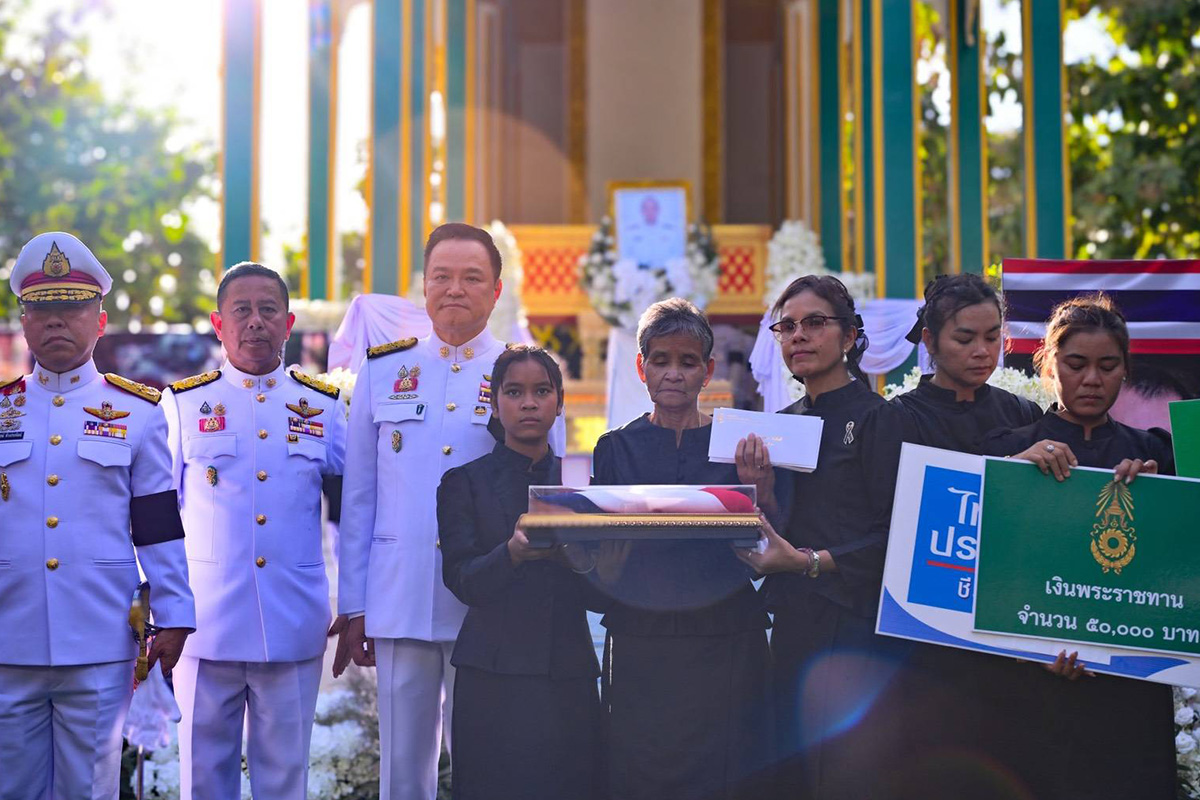 PhotoStory-อนุทิน ชาญวีรกูล นายกรัฐมนตรีและ รมว.มหาดไทย เป็นประธานพิธีพระราชทานเพลิงศพ ‘จ่าเริง’ จ.ส.อ.สำเริง คลังประโคน ณ วัดห้วยปอ จ.บุรีรัมย์