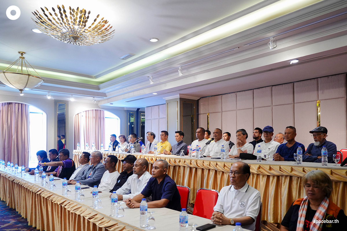 PhotoStory-บรรยากาศการแถลงข่าวของกลุ่ม ‘รวมพลังแผ่นดินปกป้องอธิปไตย’