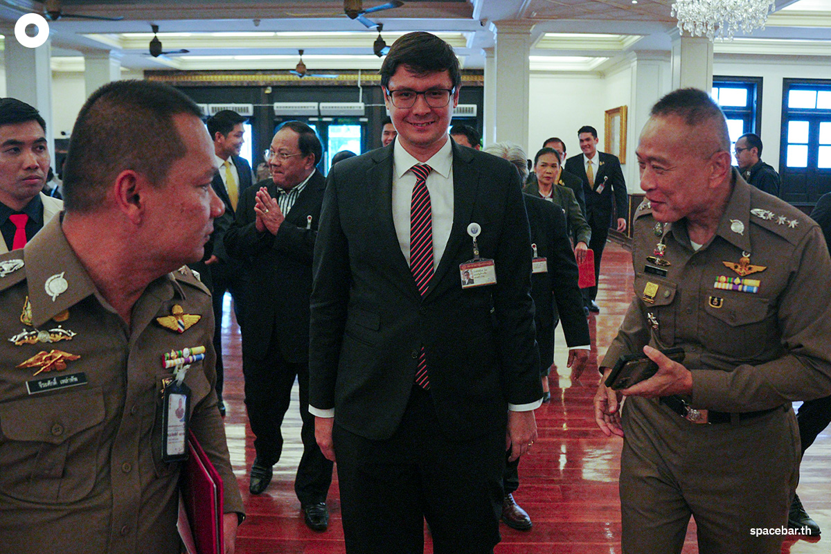 rangsiman_rome_met_with_the_police_chief_to_discuss_security_matters_part2_SPACEBAR_Photo00_6564c79c13.jpg