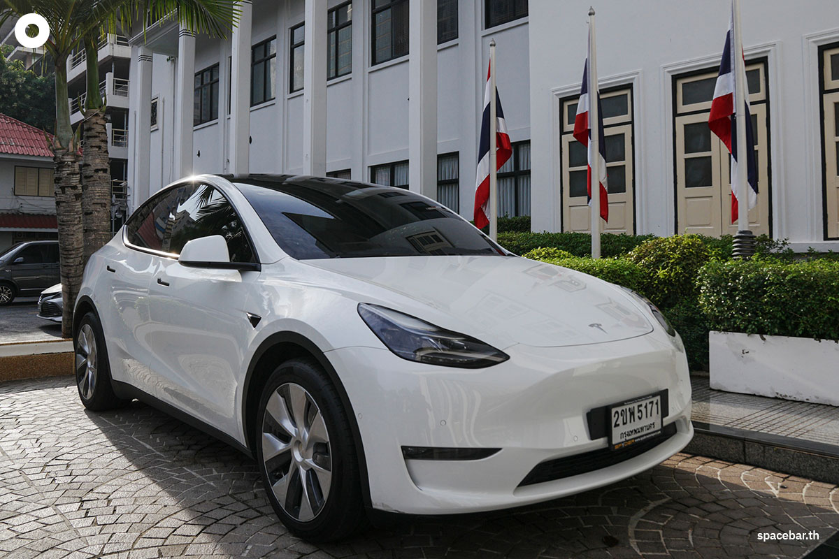 srettha_thavisin_prime_minister_praises_general_torsak_tesla_SPACEBAR_Photo03_35577ea214.jpg