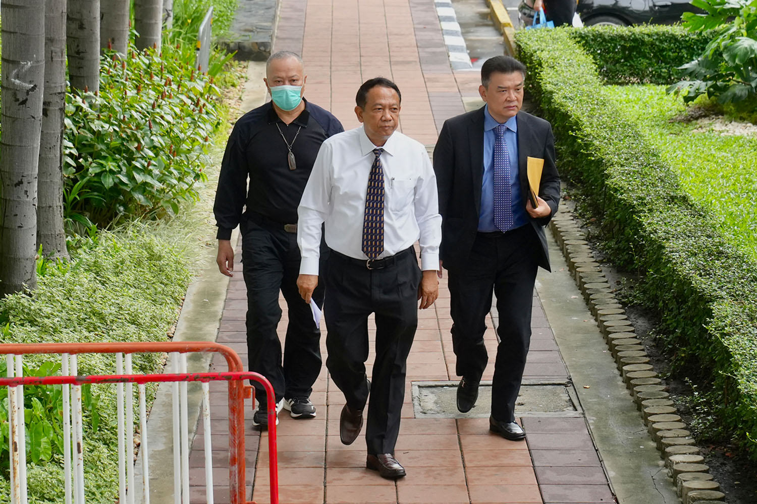 tarit_pengdit_apisit_suthep_dismantling_the_2010_assembly_case_decision_SPACEBAR_Hero_0fc3258e0c.jpeg