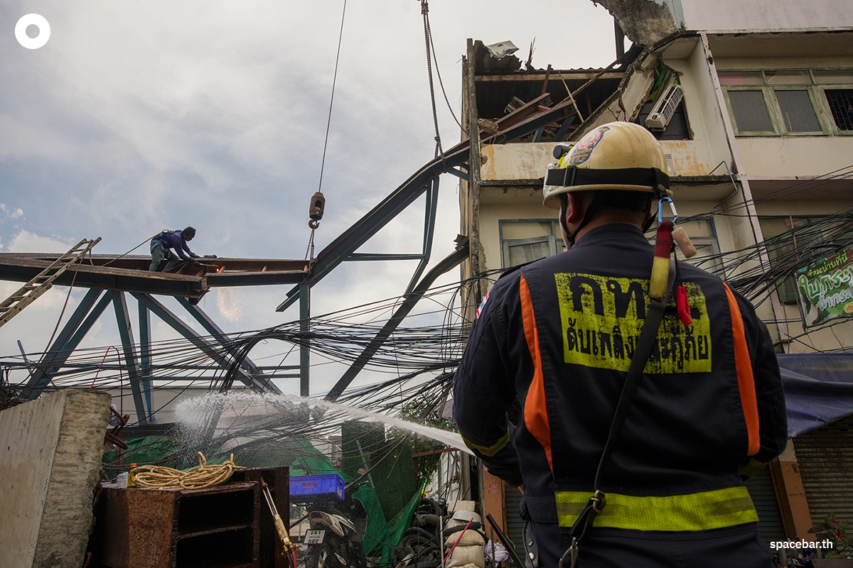 the_bridge_over_lat_krabang_intersection_collapsed_SPACEBAR_Photo00_192b7c2819.jpeg