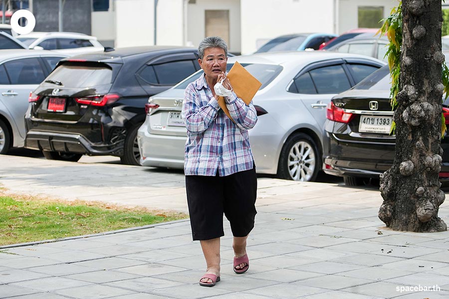 woman_cursing_prime_minister_prayut_in_ratchaburi_SPACEBAR_Photo01_9ee3879c3e.jpeg