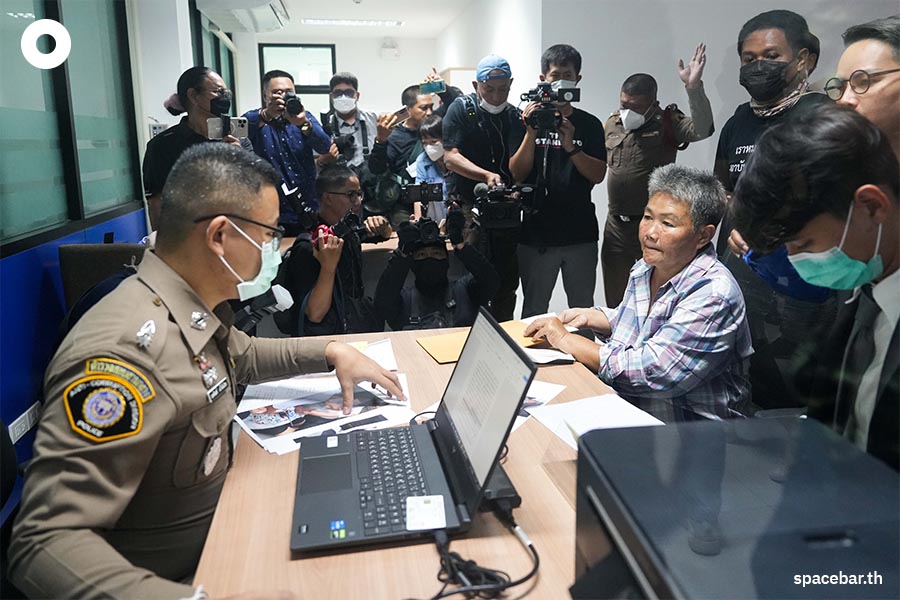 woman_cursing_prime_minister_prayut_in_ratchaburi_SPACEBAR_Photo10_3b3bd1e564.jpeg